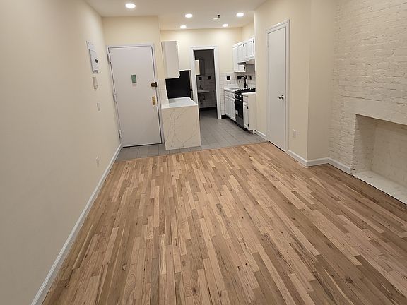 2nd image of 407 W 39th St APT 3A