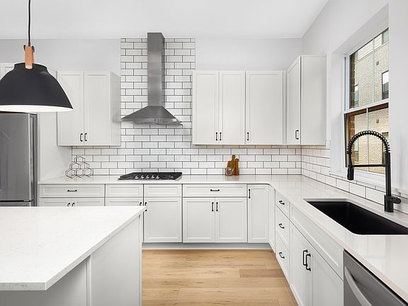 5th image of 300 Dickenson St