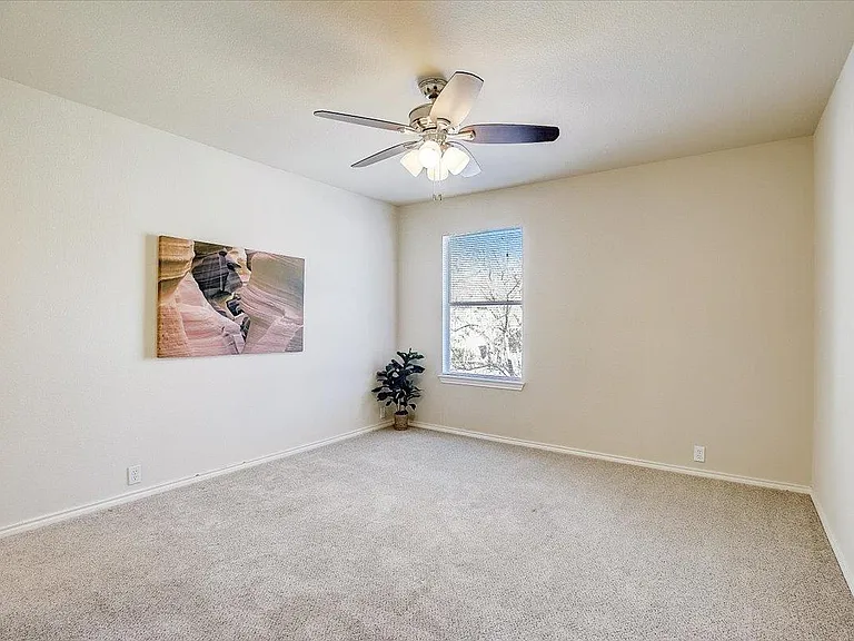 537 Golden Creek Dr — Photo 34