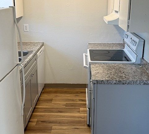 3rd image of 3220 Kauffman Ave APT A