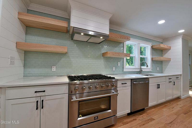 2nd image of 21 Cabot Way