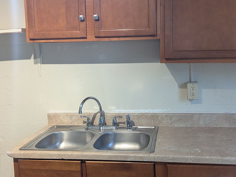 2nd image of 5120 Burgundy St #B