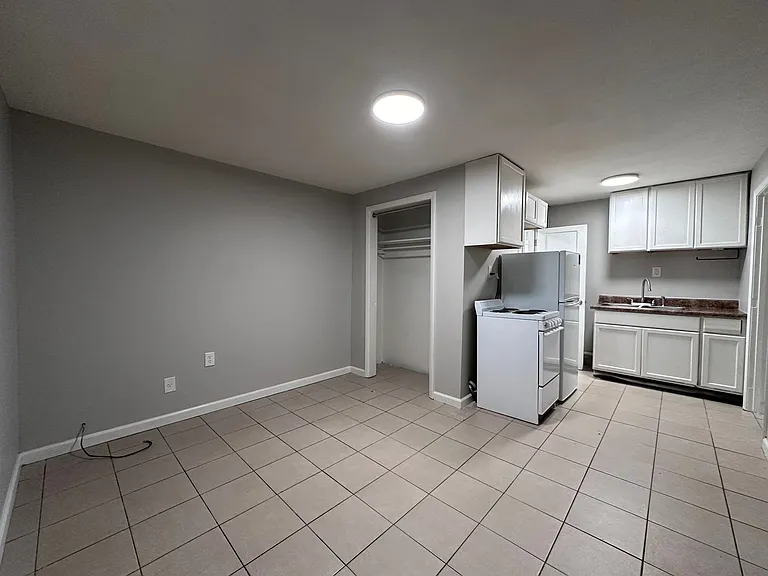 204 Courtyard Cir — Photo 113