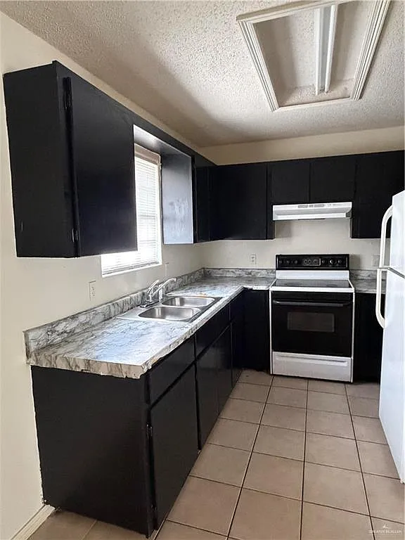 2 bed, 1.0 bath, 748 sqft, $800 — Photo 3