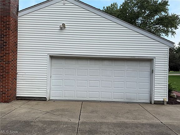 5th image of 8094 Rolling Brook Rd