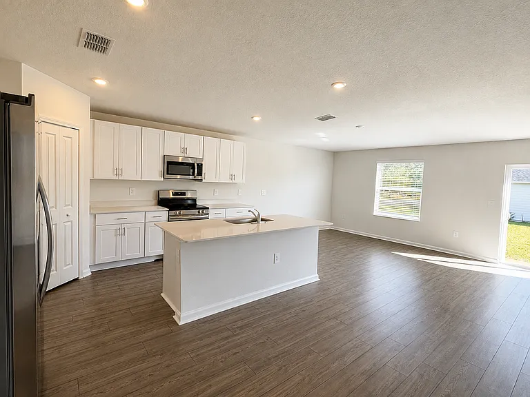 8283 SW 42nd Cir — Photo 6