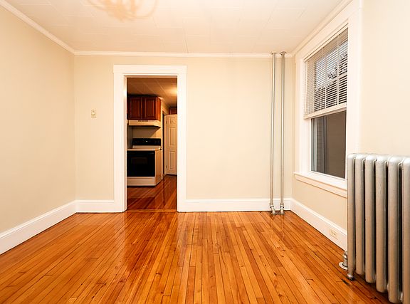 4th image of 32 Sheppard Ave #32