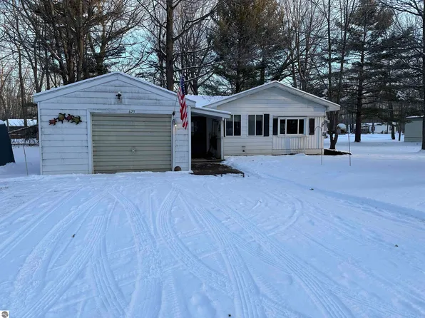 625 Elizabeth St, Fife Lake, MI 49633