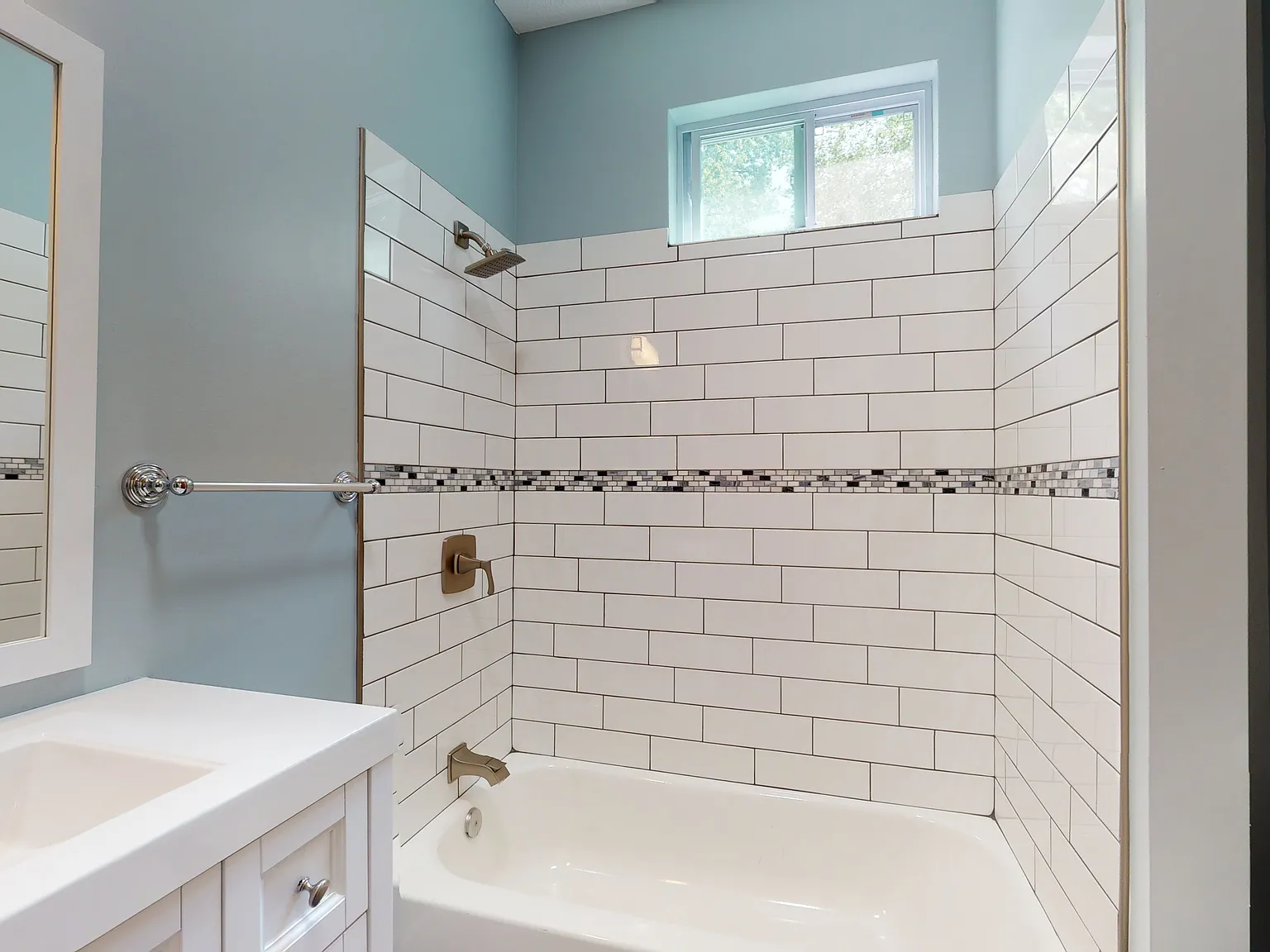 3 bed, 1700 sqft, $2,050 — Photo 3