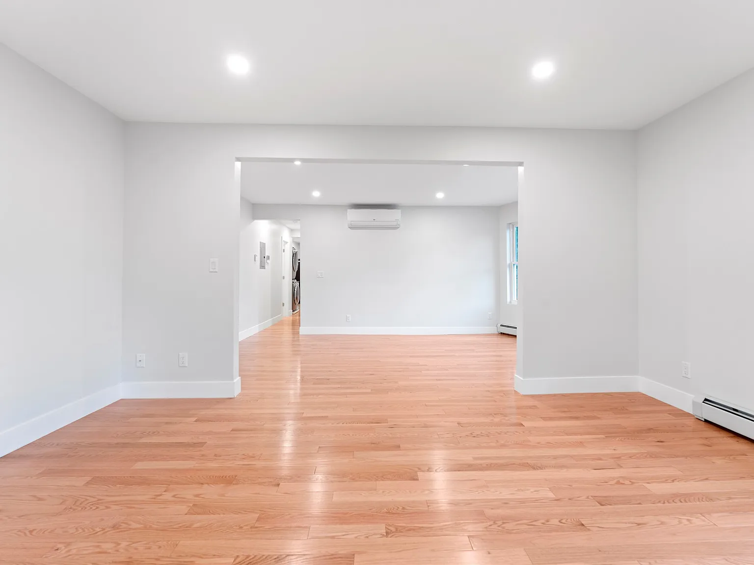 2 bed, 1.0 bath, 1000 sqft, $1,500 — Photo 2