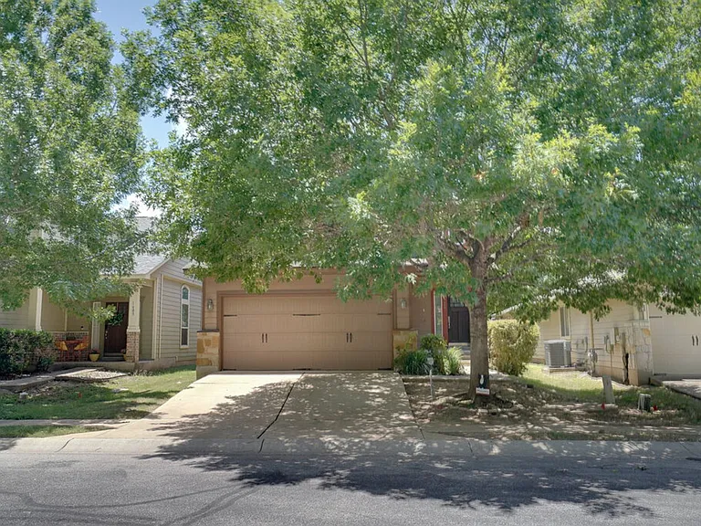 1609 Waxberry Ln — Photo 3