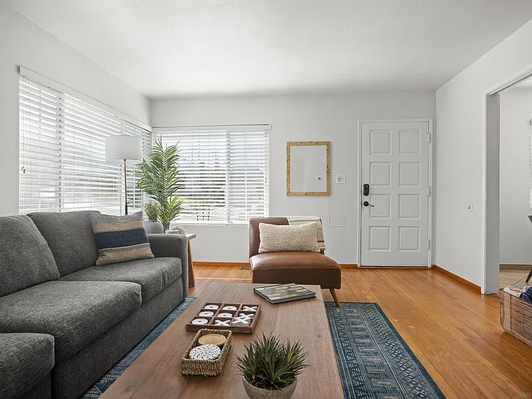 4614 Saratoga Ave — Photo 12