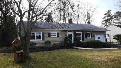1st image of 5 Hawthorne Dr