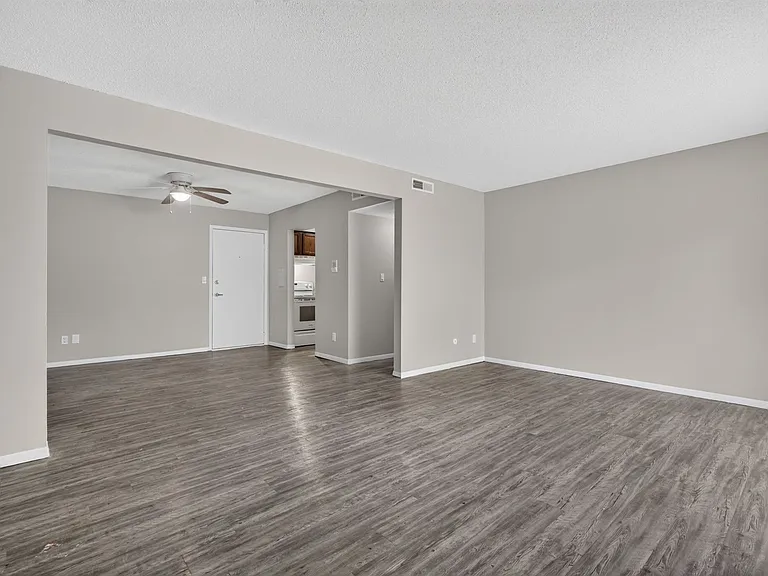 Hollow Hills Apartments — Photo 93