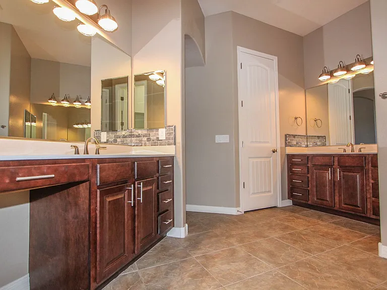 4083 N Pembroke St — Photo 13