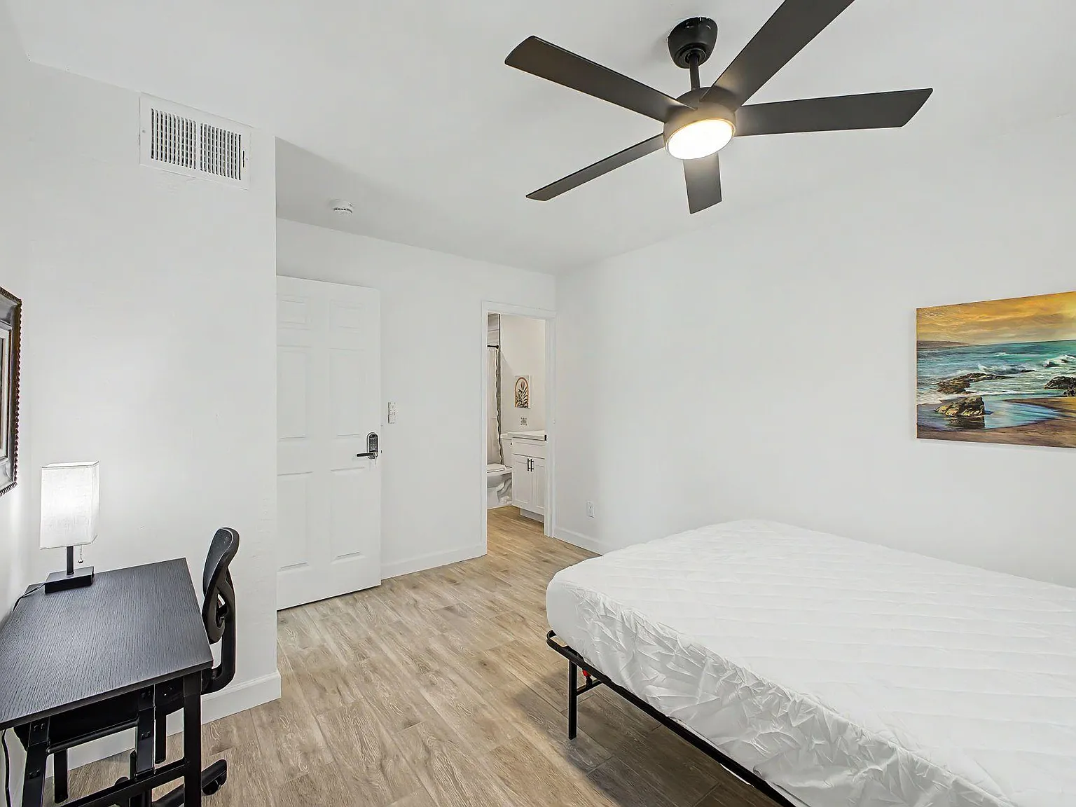 4 bed, 4.0 bath, 2200 sqft, $1,434 — Photo 2