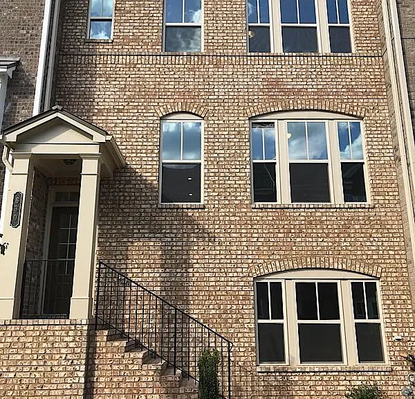 630 Sunset Park Dr — Photo 1