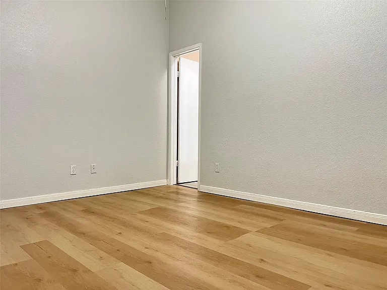 21414 Park Run Dr — Photo 20
