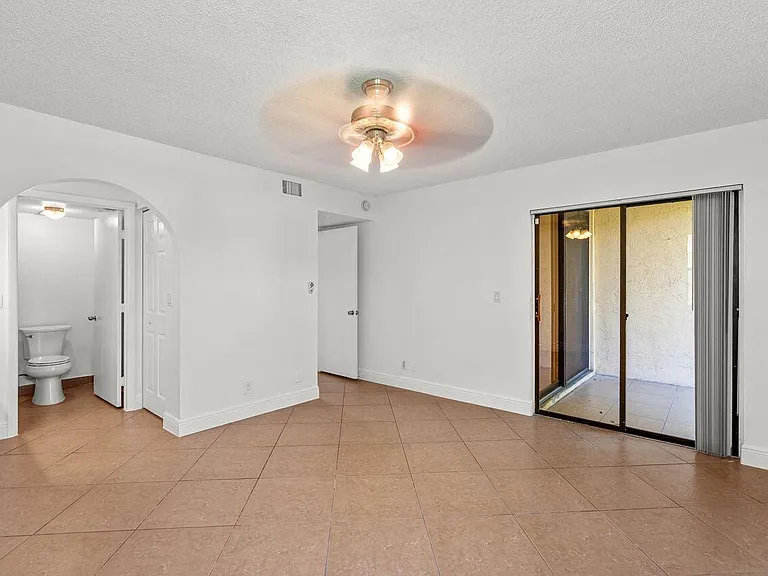 5701 Riverside Dr #106B6 — Photo 17