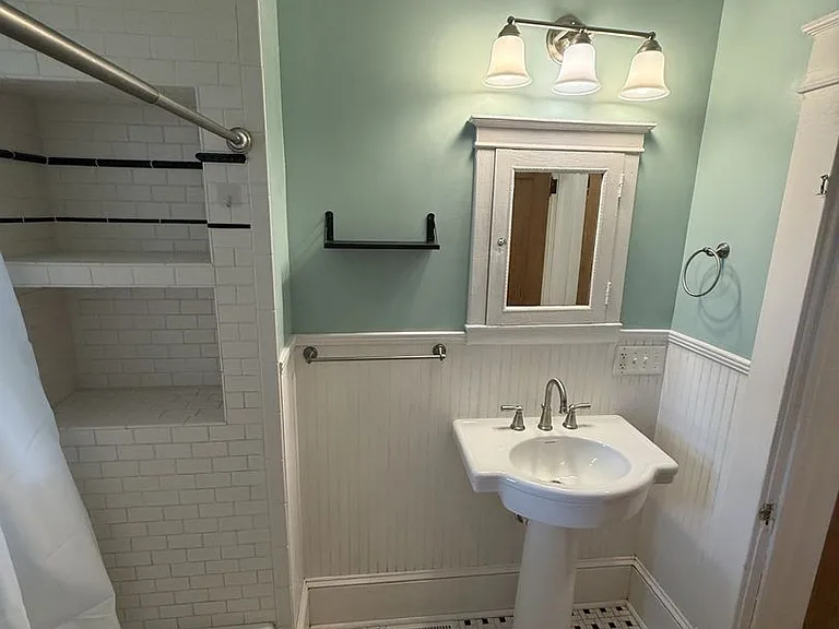 230 Grand Ave — Photo 16