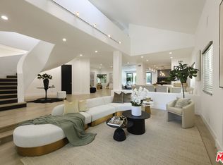 14065 Valley Vista Blvd, Sherman Oaks, CA 91423