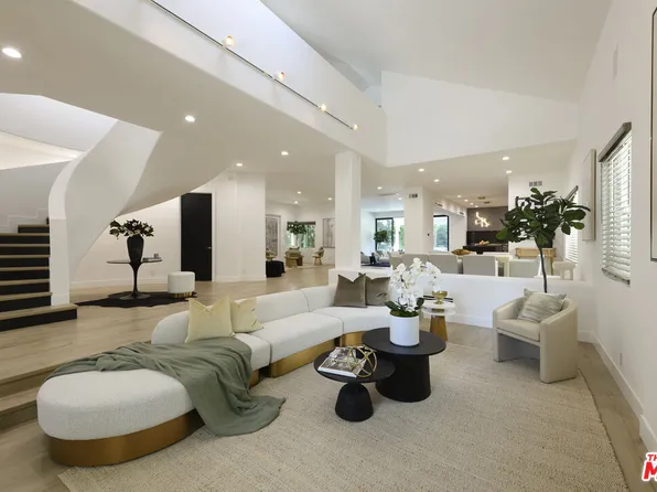 14065 Valley Vista Blvd, Sherman Oaks, CA 91423