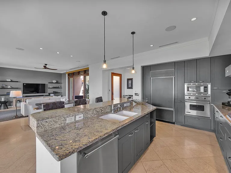 33 Coconut Grove Ln — Photo 4