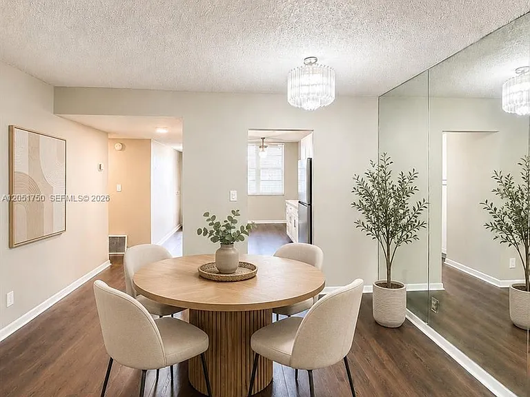 250 Jacaranda Dr #302 — Photo 8
