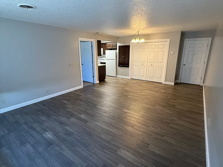 705 E Columbia St #15 — Photo 3