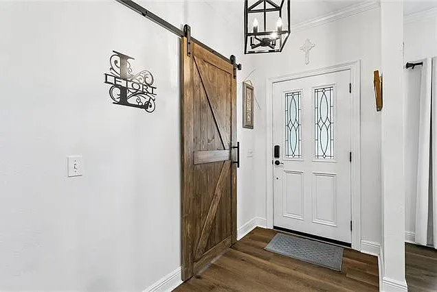 4 bed, 2.0 bath, 2087 sqft, $2,700 — Photo 3