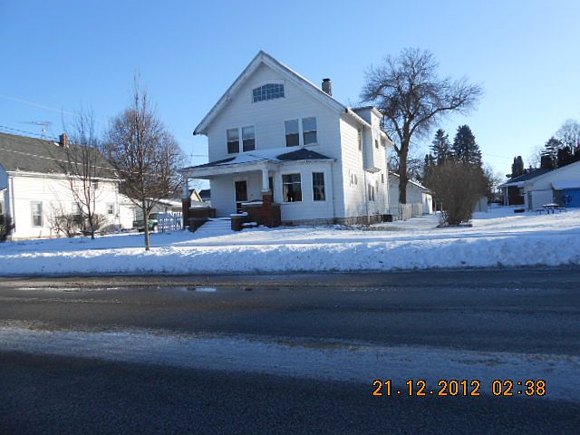 2nd image of 130 Main St W