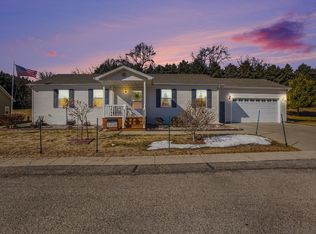 707 Peach Ln, Fremont, MI 49412