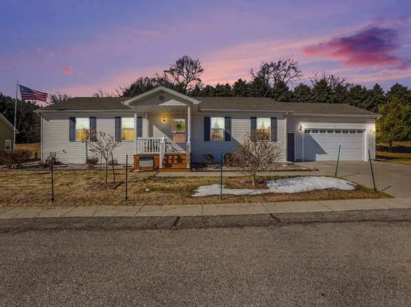 707 Peach Ln, Fremont, MI 49412