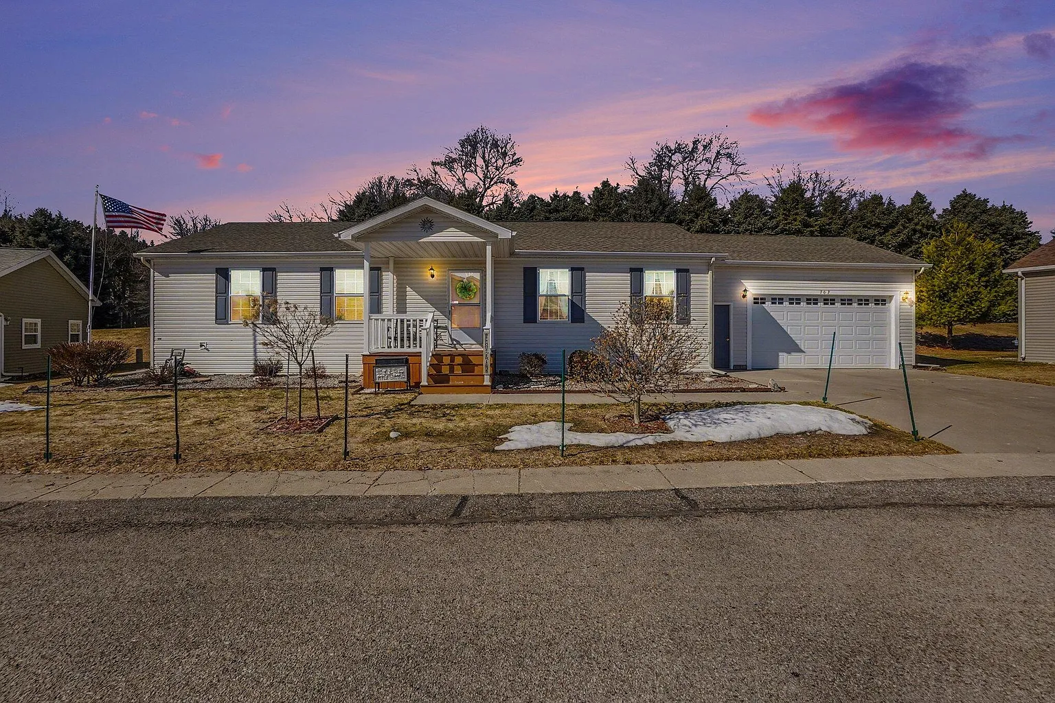 707 Peach Ln photo 1
