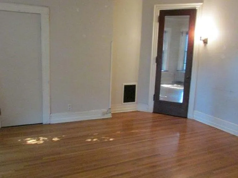 121 E Gilman St — Photo 32