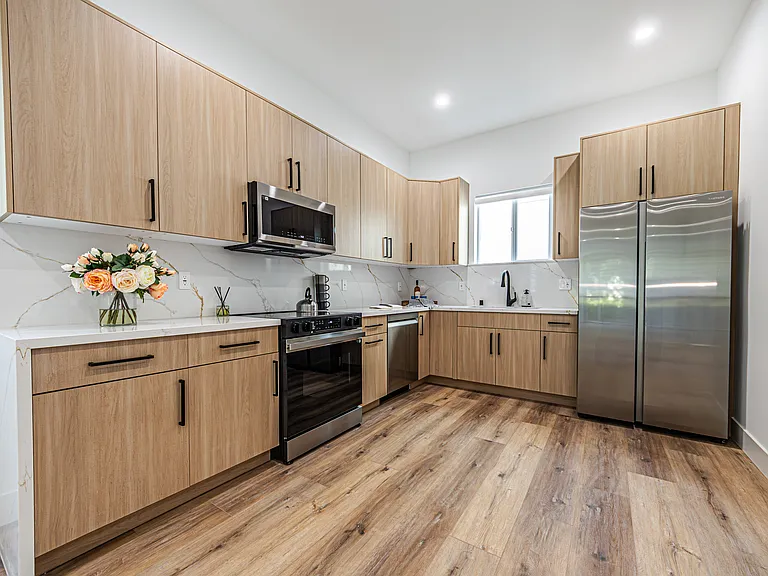 4443 Auckland Ave — Photo 3