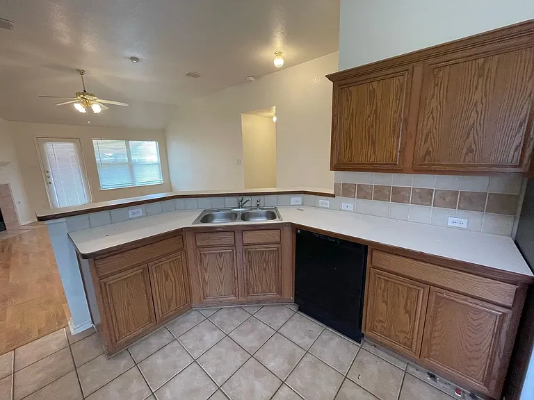1428 Wind Dancer Trl — Photo 9