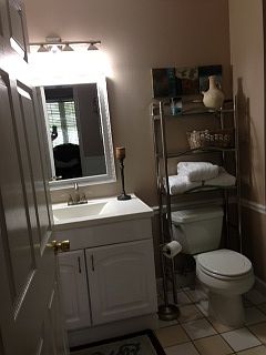 Bathroom w/full tub