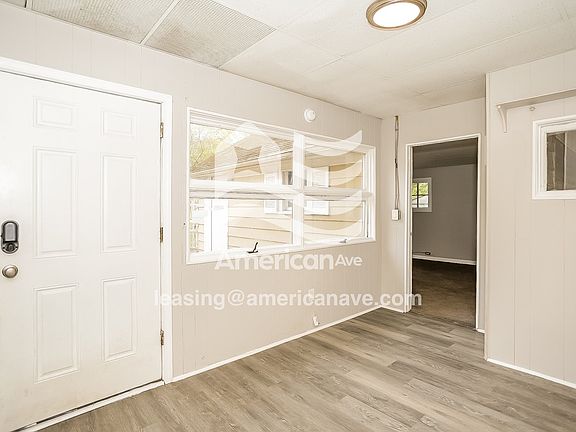 963876_003_dining_room_4.jpg
