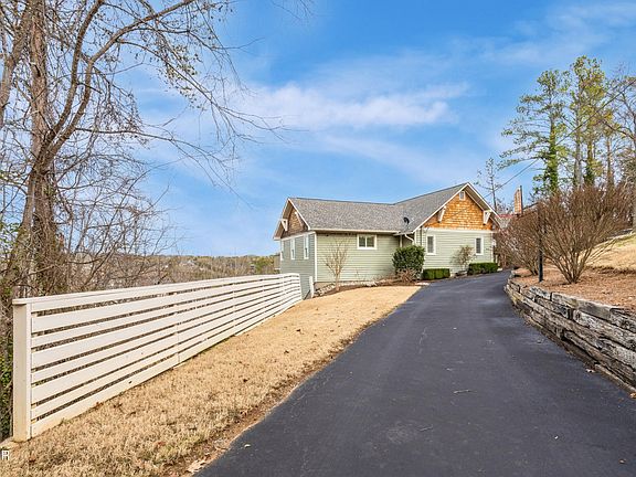 2nd image of 1965 McCroskey Ln