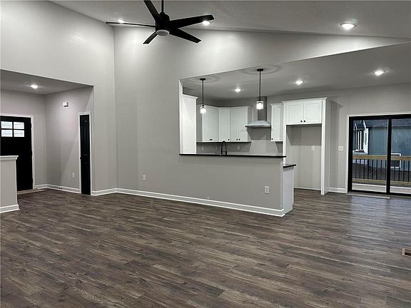 5th image of 1613 S Ash Ct