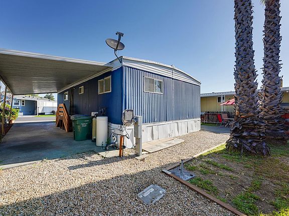 2nd image of 252 Pear Ln