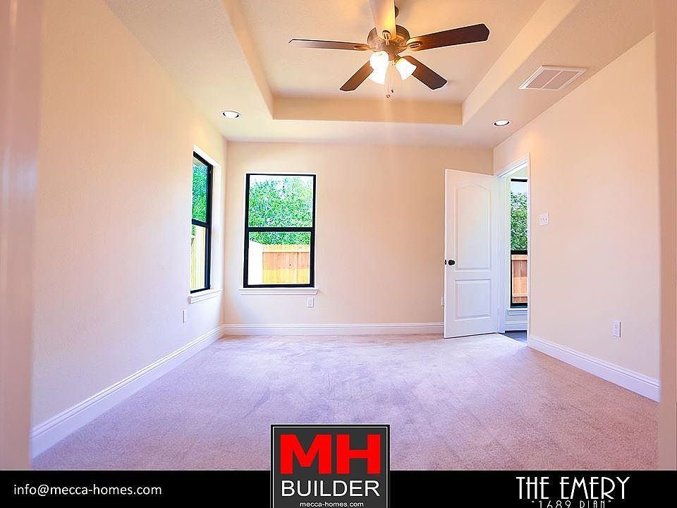 Nice niched ceiling with recessed lighting.