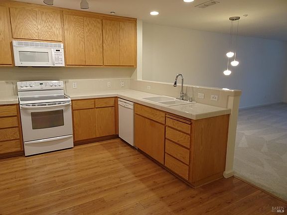 3rd image of 526 Entrada Drive #203