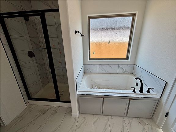 5th image of 1909 Farmer St