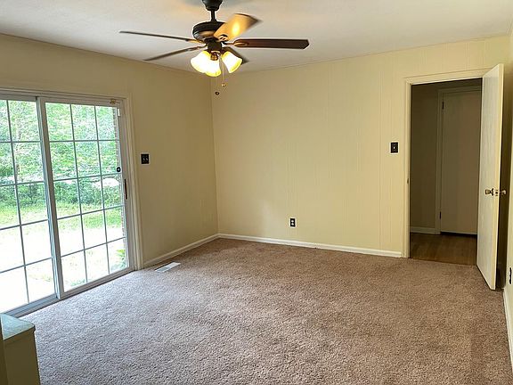 4th image of 1213 Lakeview Dr