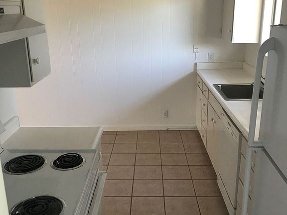 4th image of 2 Circle Dr APT B