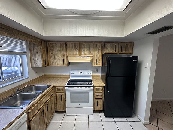 4th image of 1136 Steven Patrick Ave