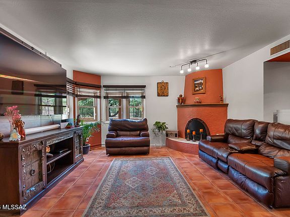 3rd image of 2302 Circulo De Anza
