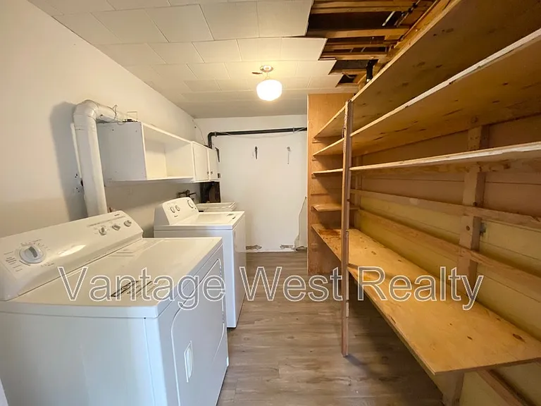 1319 Kelglen Cres #A — Photo 29